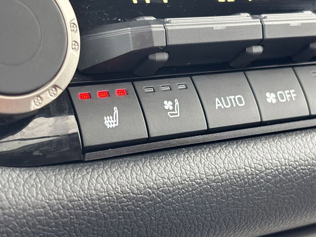 Used 2023 Toyota Sequoia Limited image 32