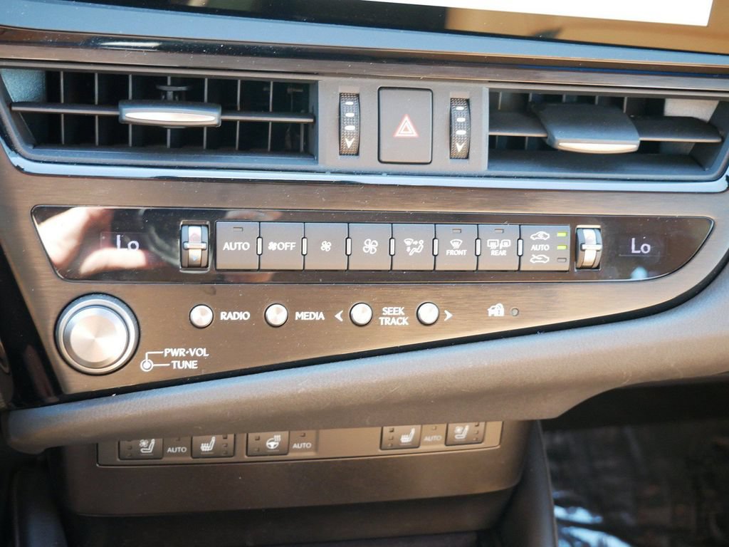 Certified 2024 Lexus ES 250 w/ Premium Package AWD/4WD image 22