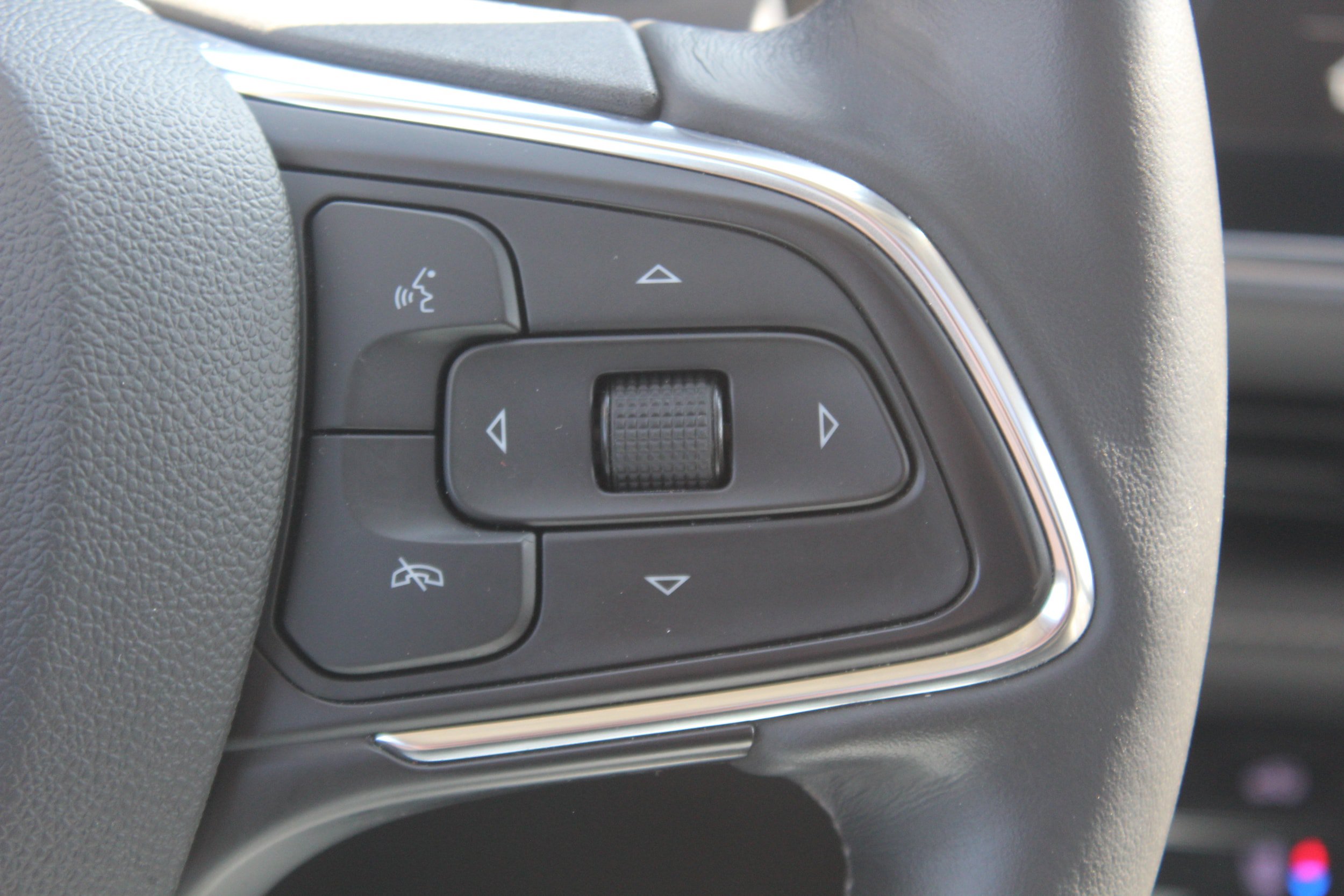 Used 2022 Buick Envision Avenir w/ Technology Package II FWD image 9