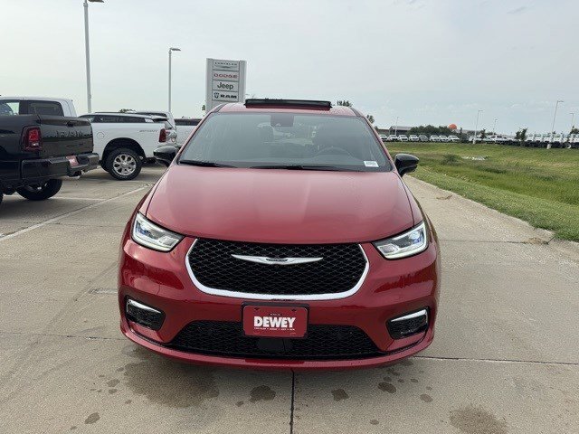 New 2026 Chrysler Pacifica Select image 2