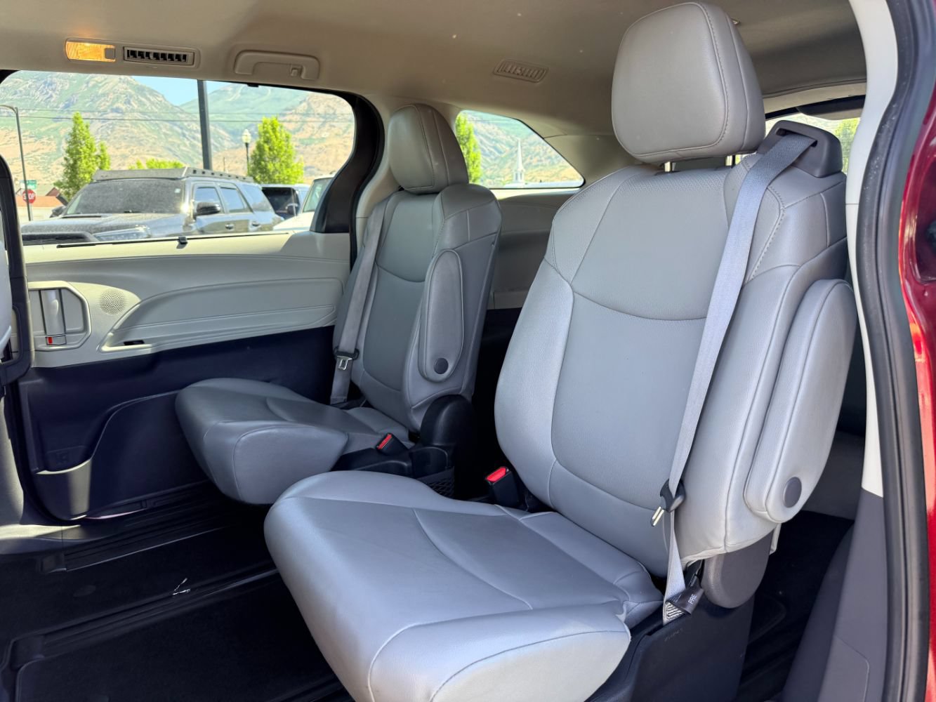 Used 2022 Toyota Sienna XLE AWD/4WD image 24