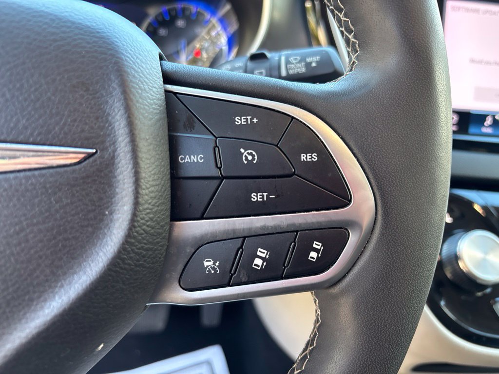 Used 2024 Chrysler Pacifica Touring-L FWD image 25