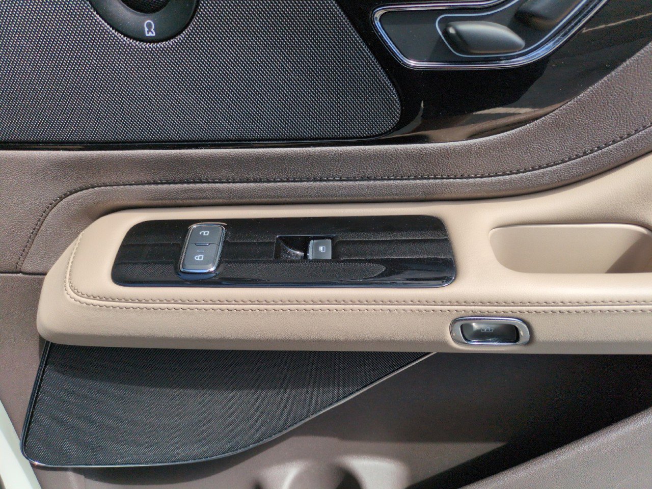 Used 2022 Lincoln Aviator Reserve w/ Equipment Group 201A RWD image 53