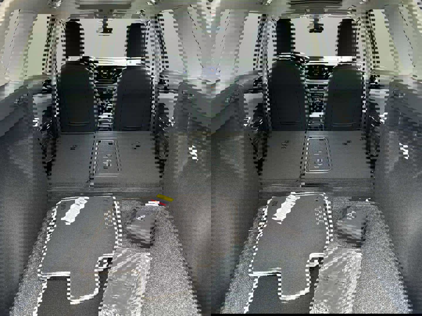 Certified 2024 Volkswagen Taos SE image 11