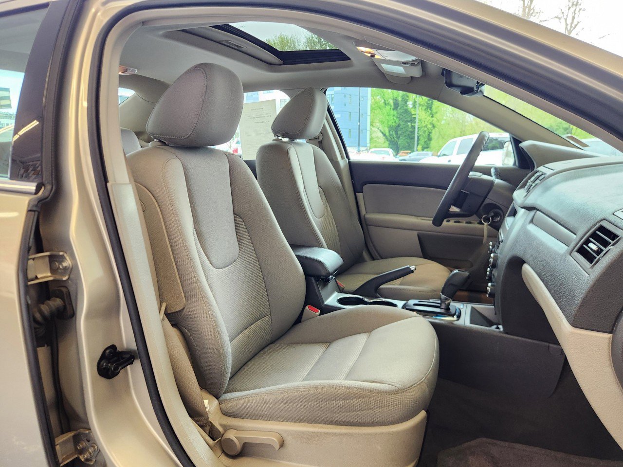 Used 2010 Ford Fusion SE FWD image 4