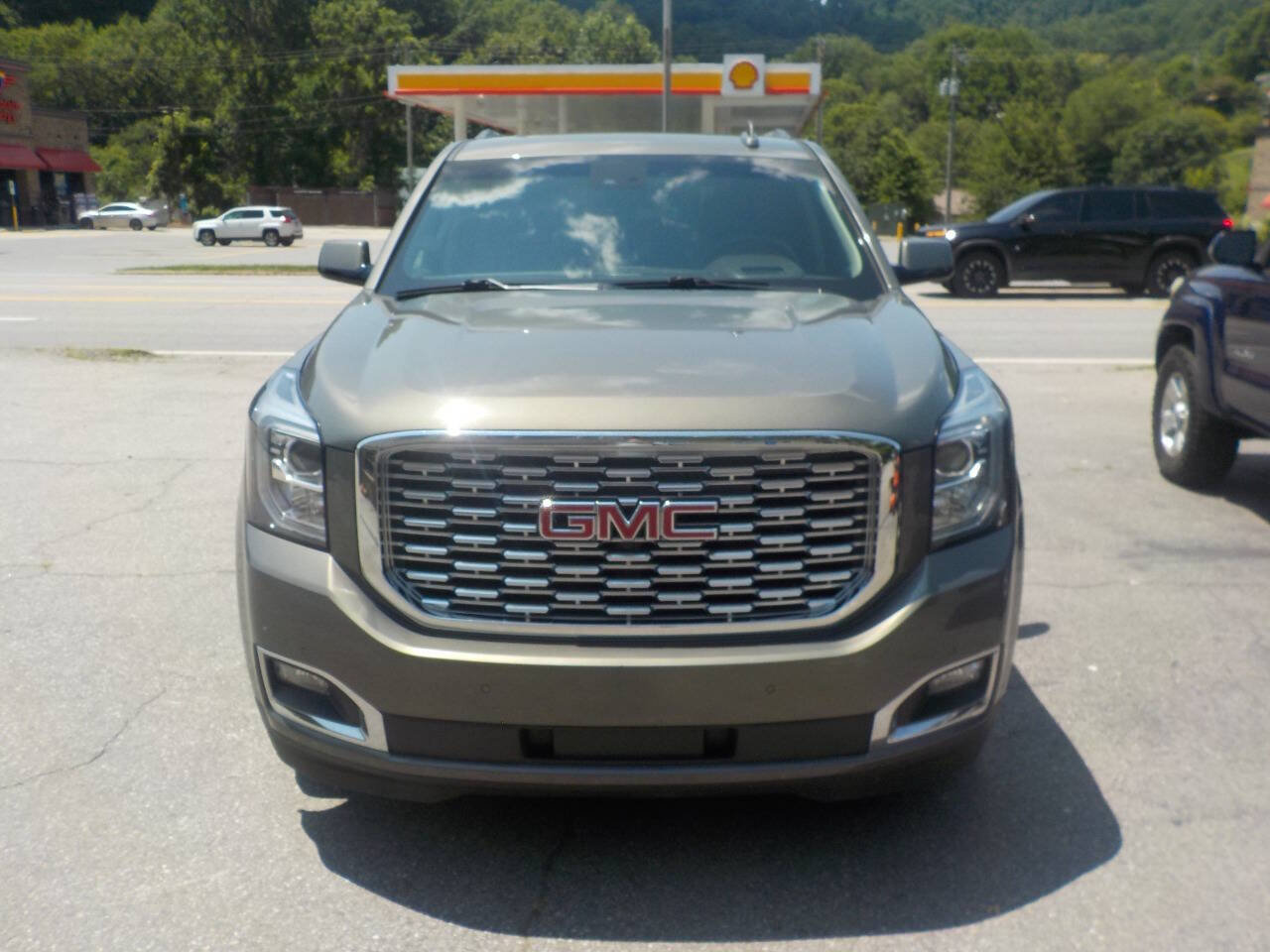 Used 2018 GMC Yukon XL Denali w/ Open Road Package AWD/4WD image 7