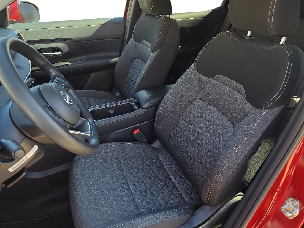 Used 2025 Nissan Kicks SV FWD image 13