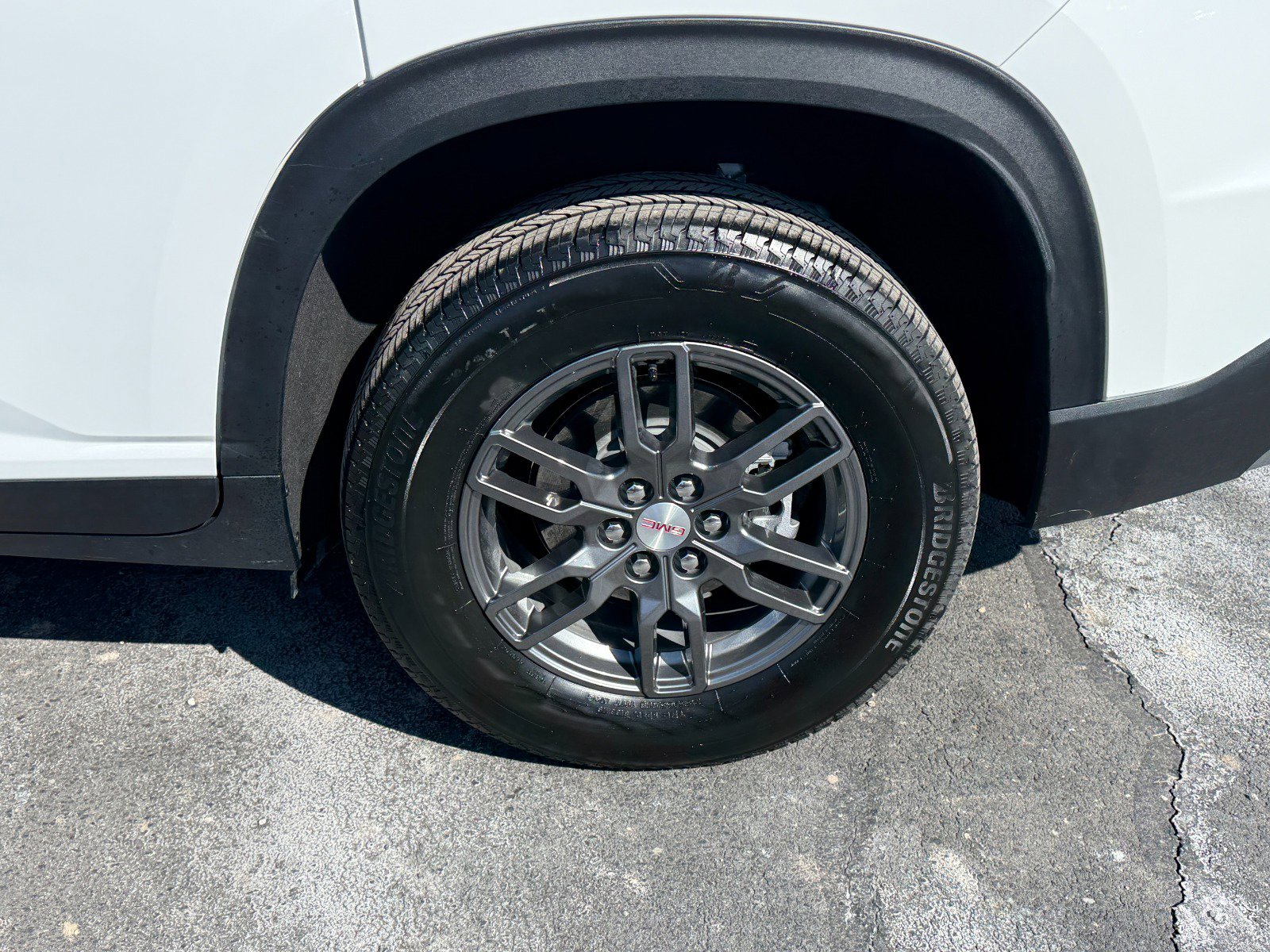 Used 2025 GMC Acadia Elevation image 10