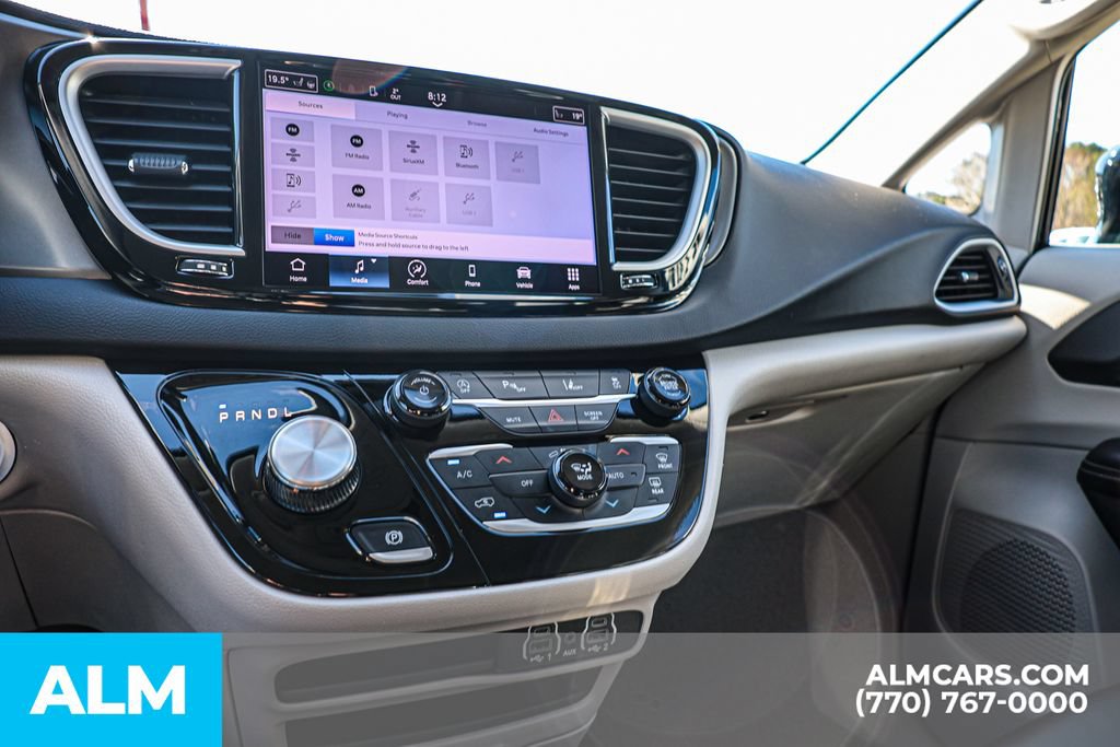 Used 2024 Chrysler Pacifica Touring-L FWD image 42