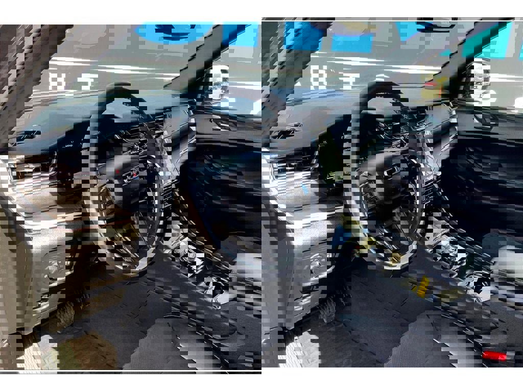 Used 2024 Jeep Grand Cherokee L Laredo image 16