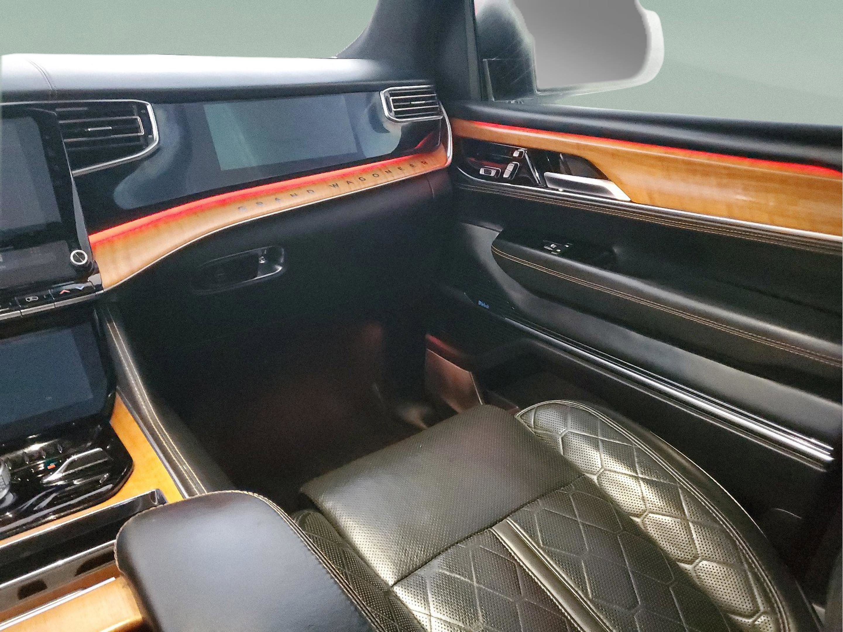 Used 2023 Jeep Grand Wagoneer Series III image 13