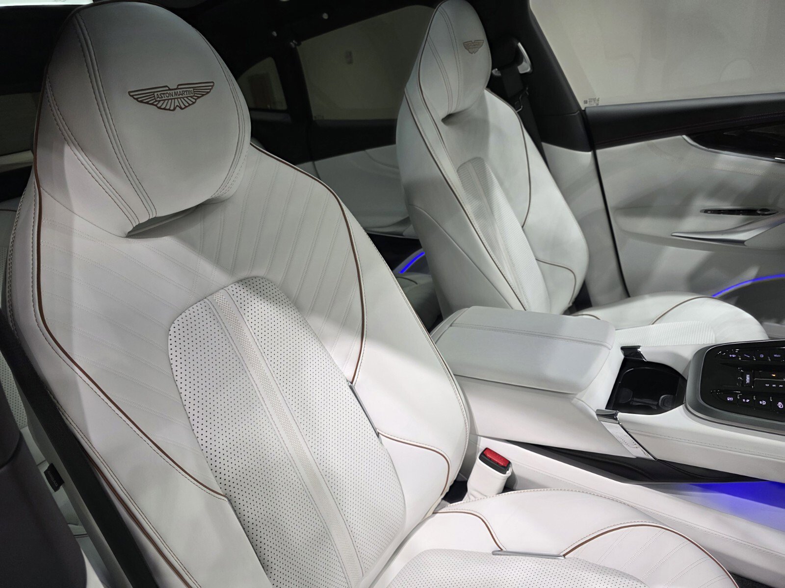 New 2026 Aston Martin DBX 707 image 22