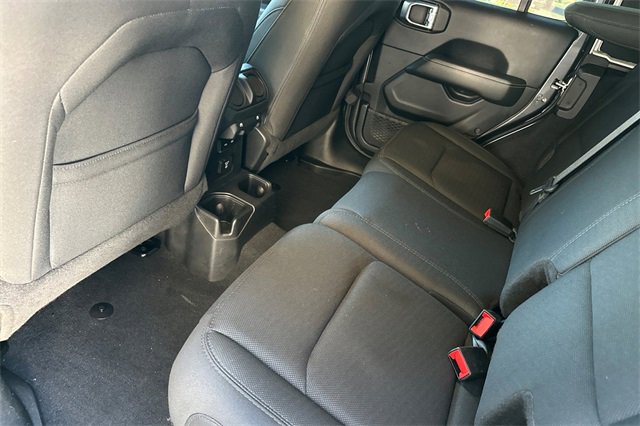 Used 2019 Jeep Wrangler Unlimited Sahara image 15