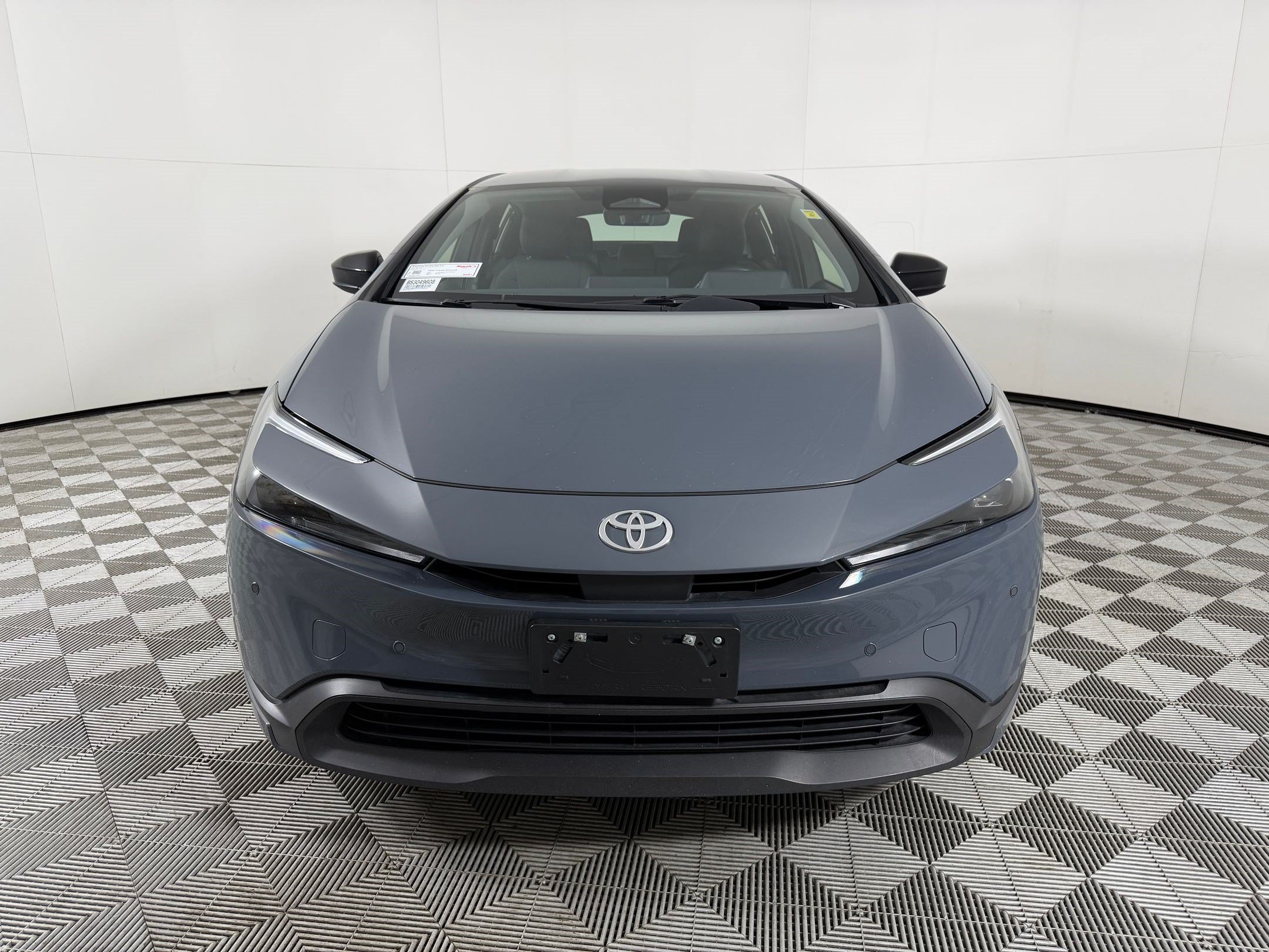 Used 2025 Toyota Prius LE FWD image 6