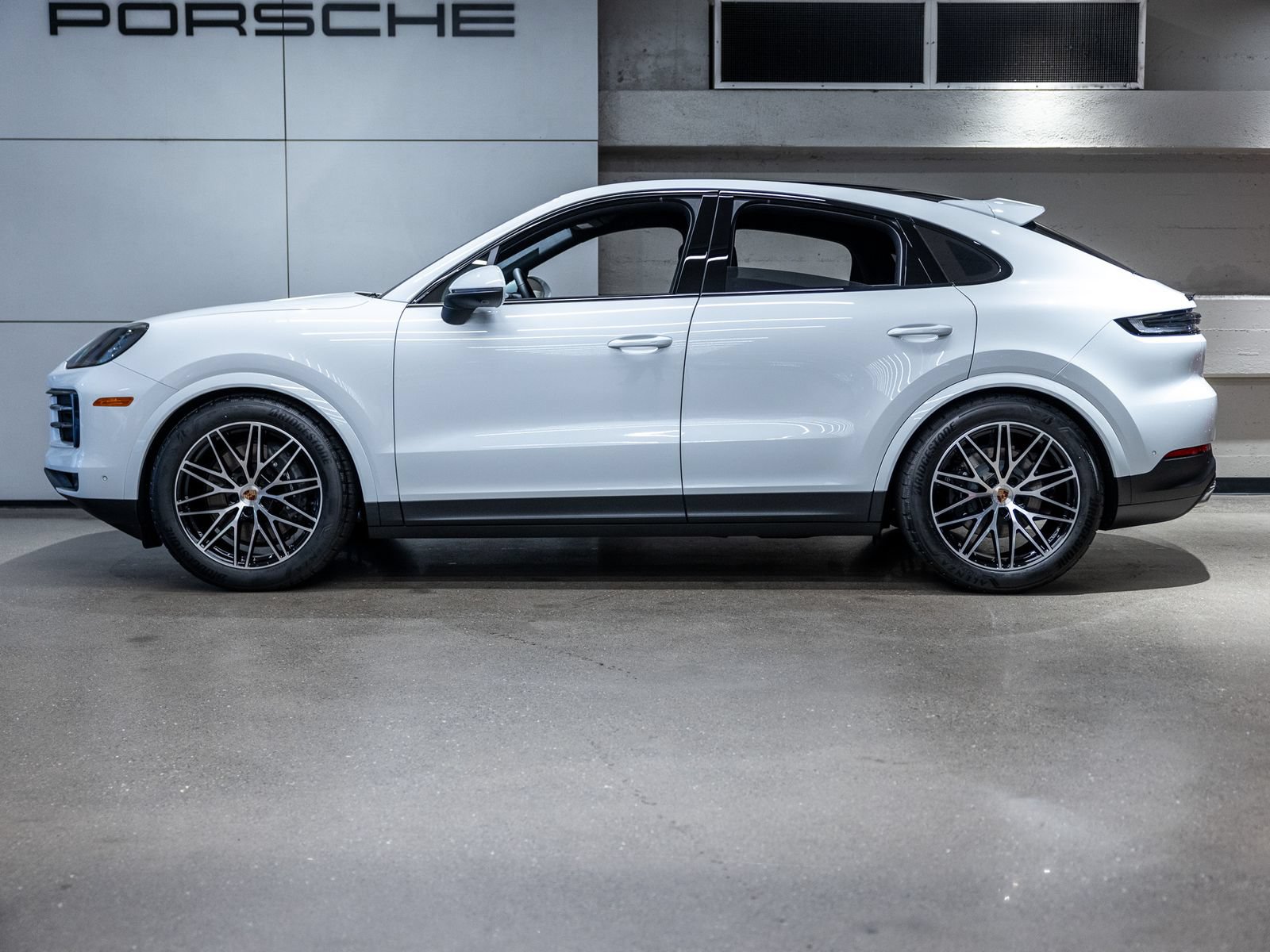 New 2026 Porsche Cayenne Coupe AWD/4WD image 2