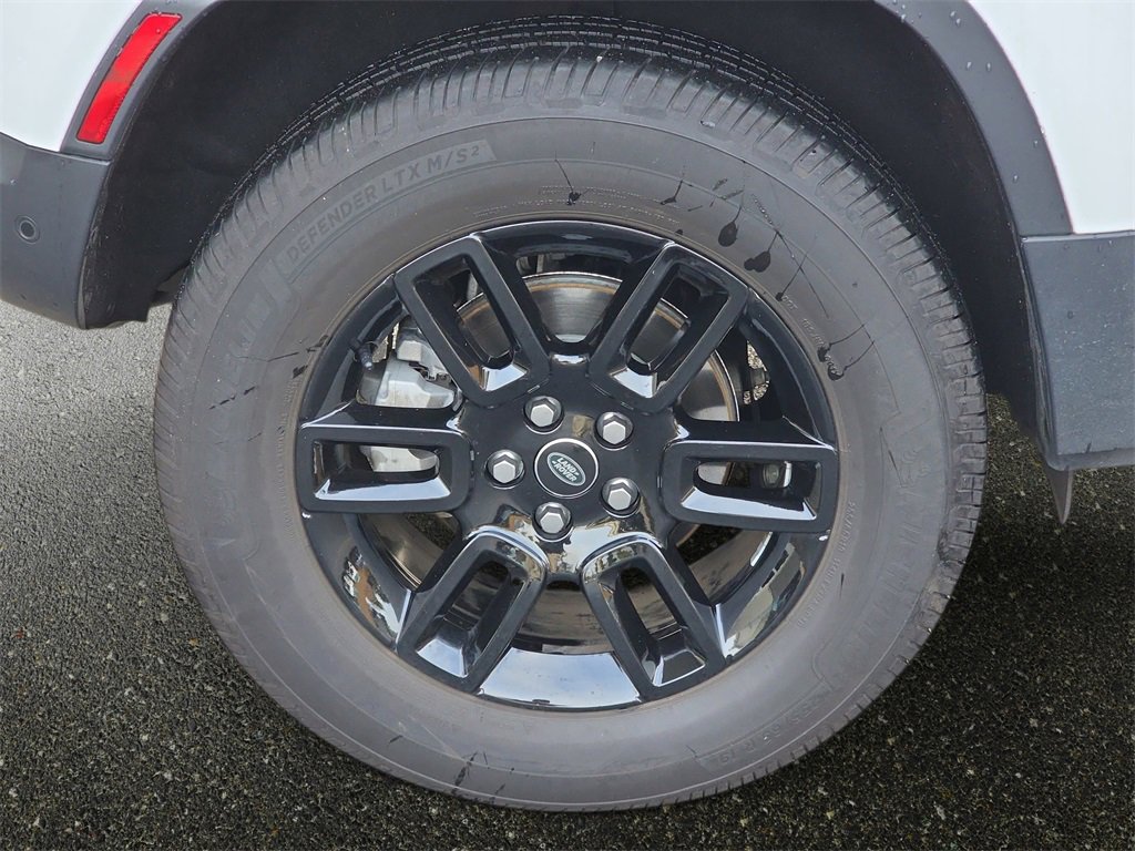 Used 2025 Land Rover Defender 110 S image 34