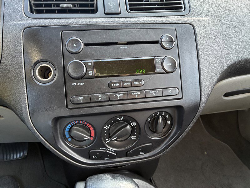 Used 2006 Ford Focus ZX4 Sedan image 9