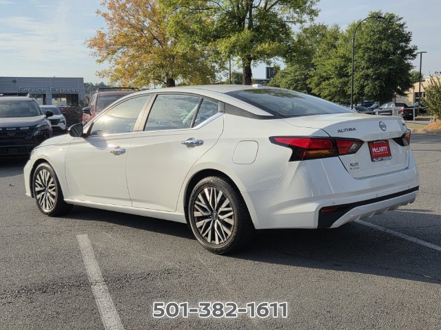Used 2025 Nissan Altima 2.5 SV FWD image 3