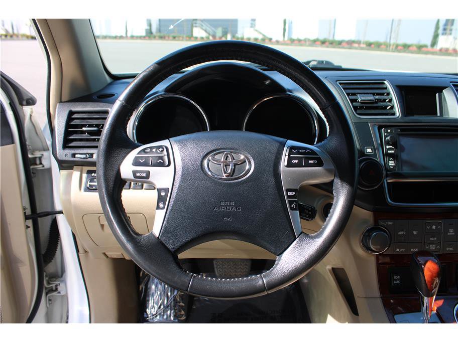 Used 2013 Toyota Highlander Limited image 19