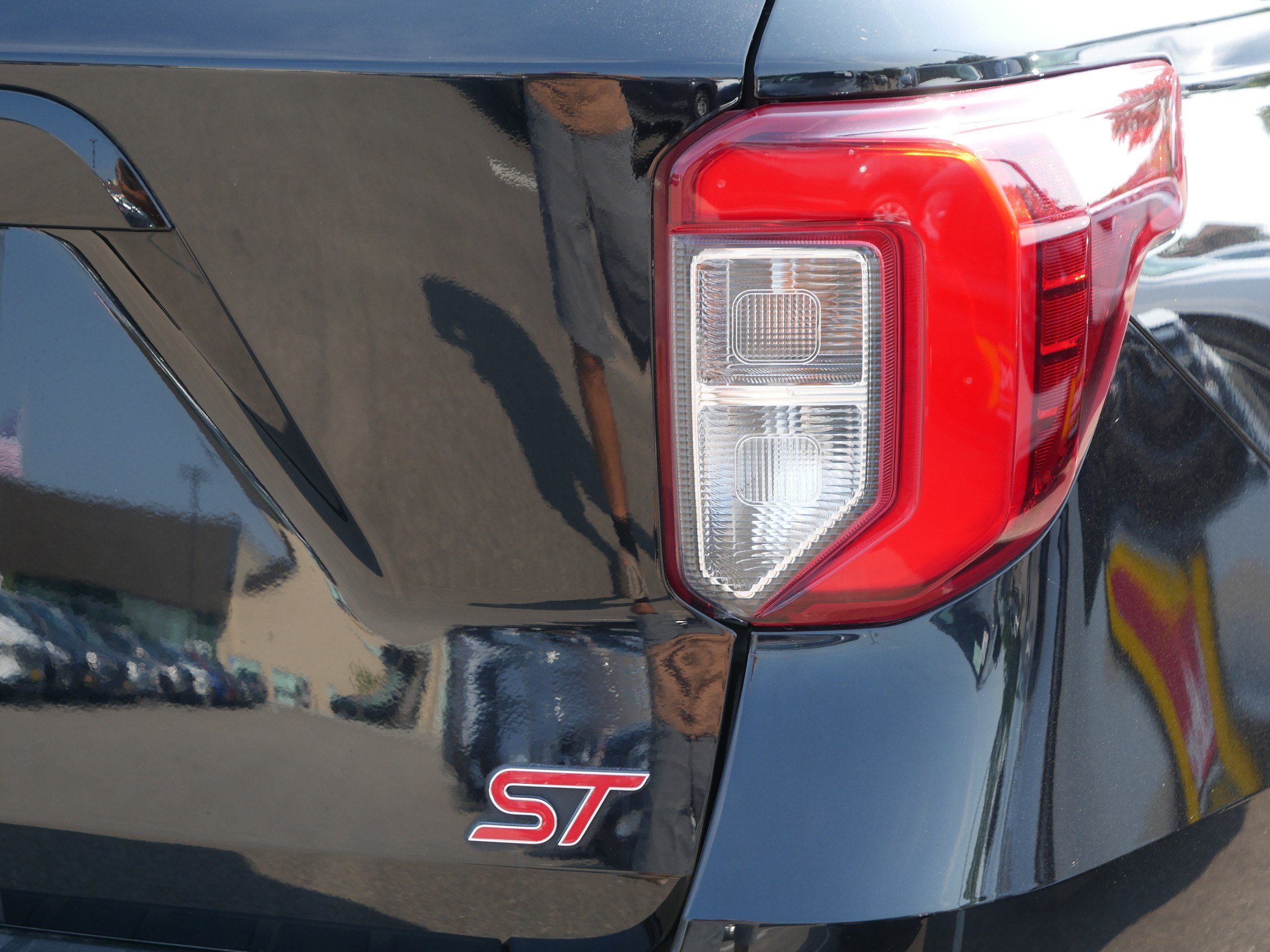 Used 2022 Ford Explorer ST w/ ST Street Pack AWD/4WD image 17