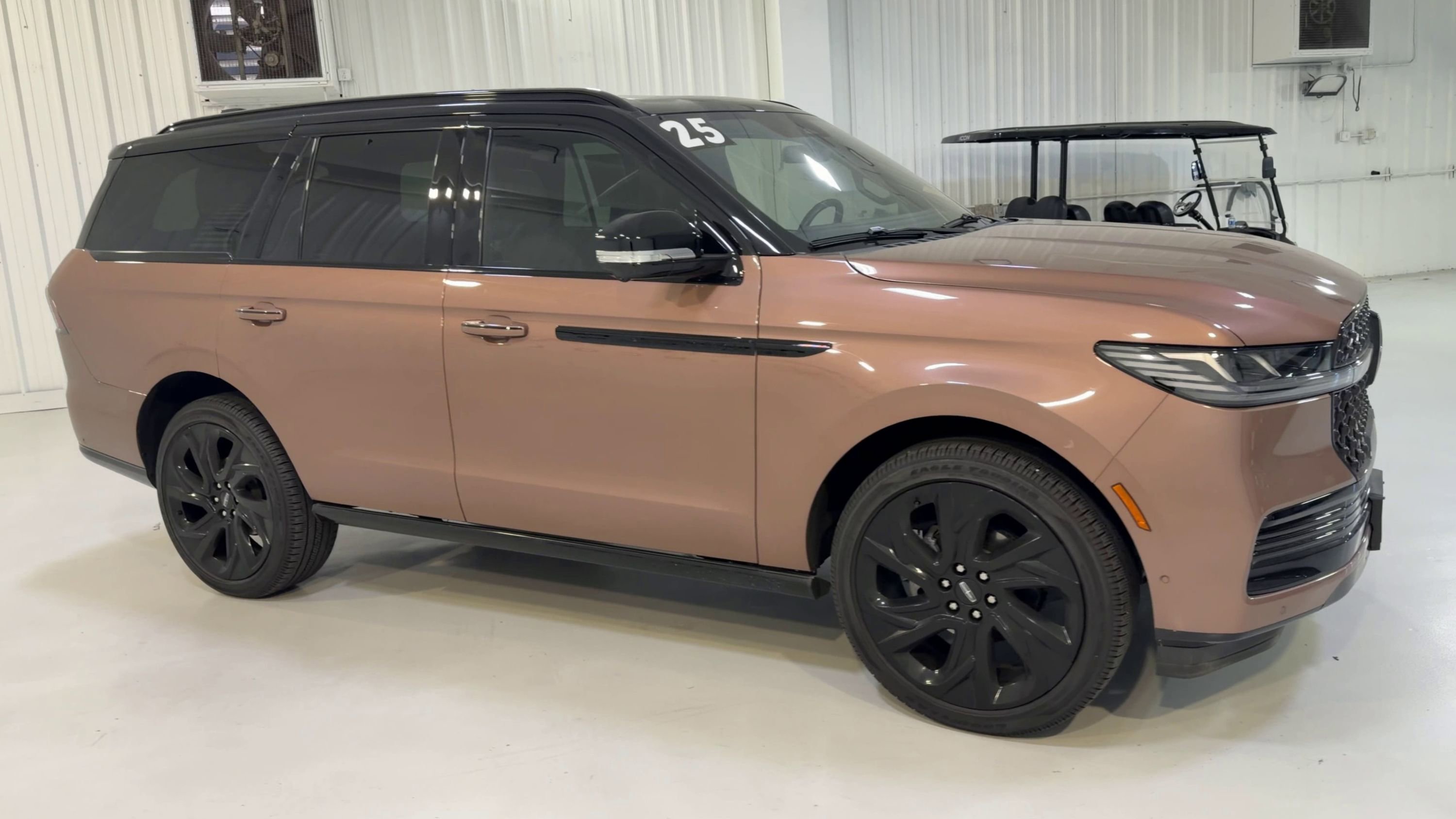 Used 2025 Lincoln Navigator Black Label AWD/4WD image 3