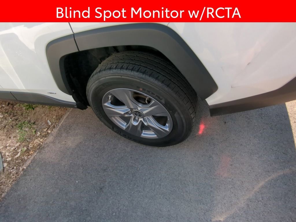 Used 2022 Toyota RAV4 LE AWD/4WD image 5