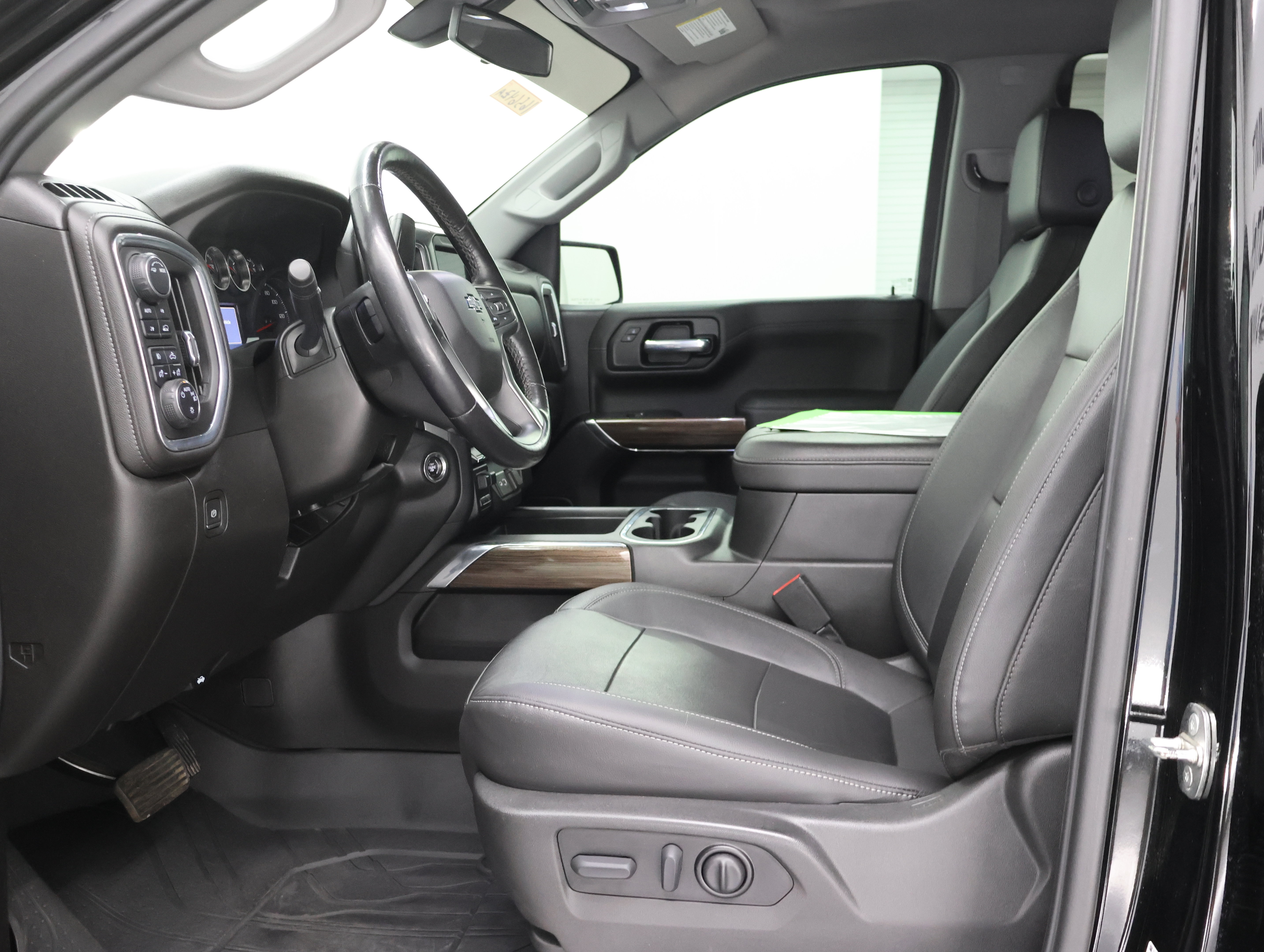 Used 2022 Chevrolet Silverado 1500 RST w/ Redline Edition AWD/4WD image 8