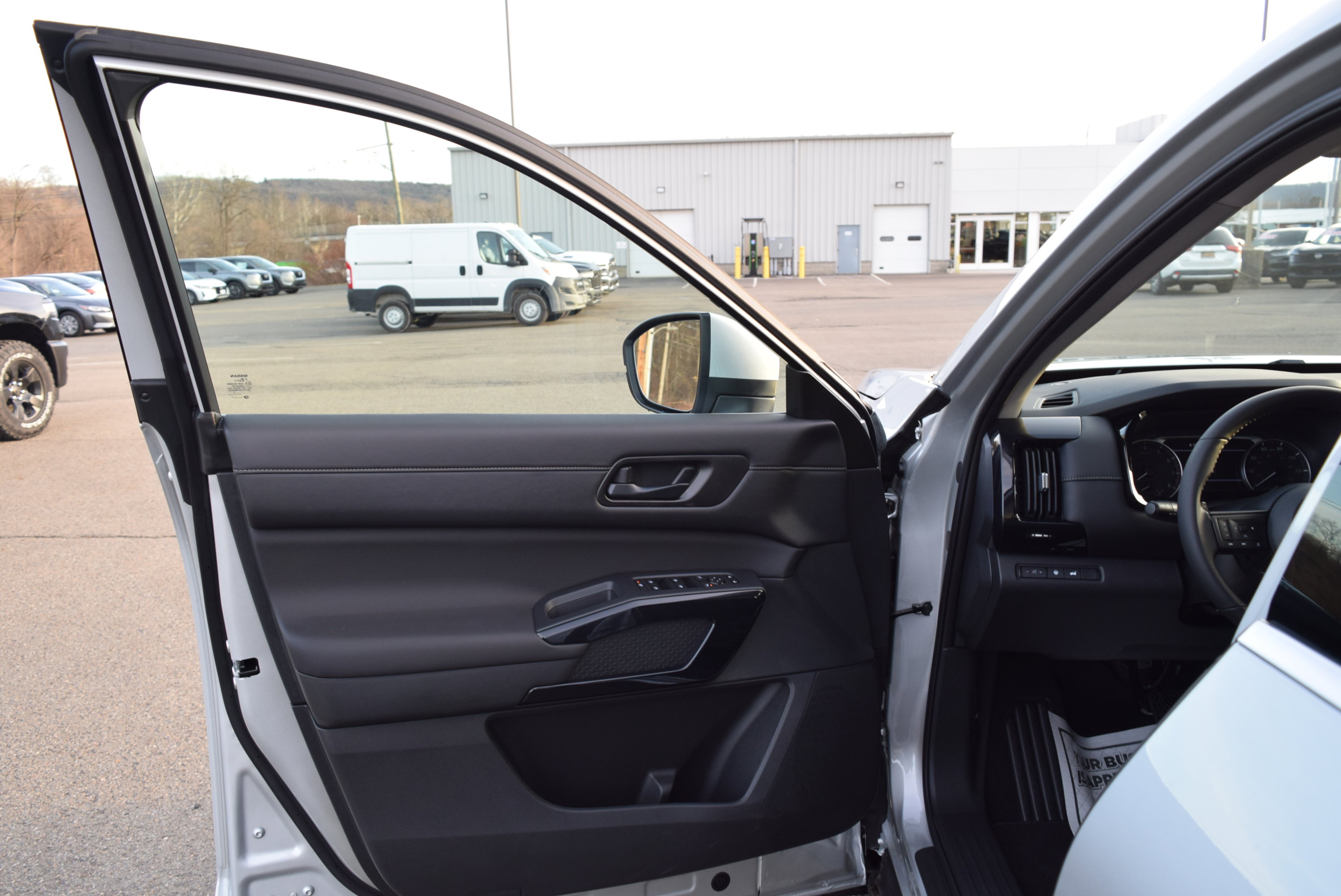 New 2025 Nissan Pathfinder SV image 12