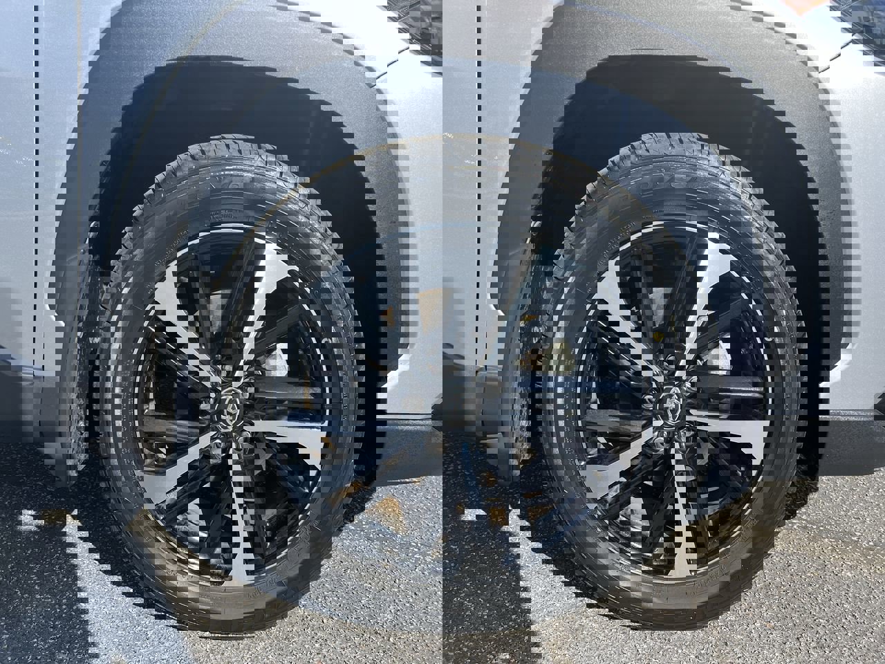 Used 2024 Toyota Corolla Cross XSE w/ Convenience Package image 13