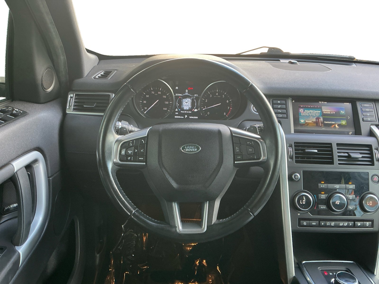 Used 2018 Land Rover Discovery Sport SE image 12