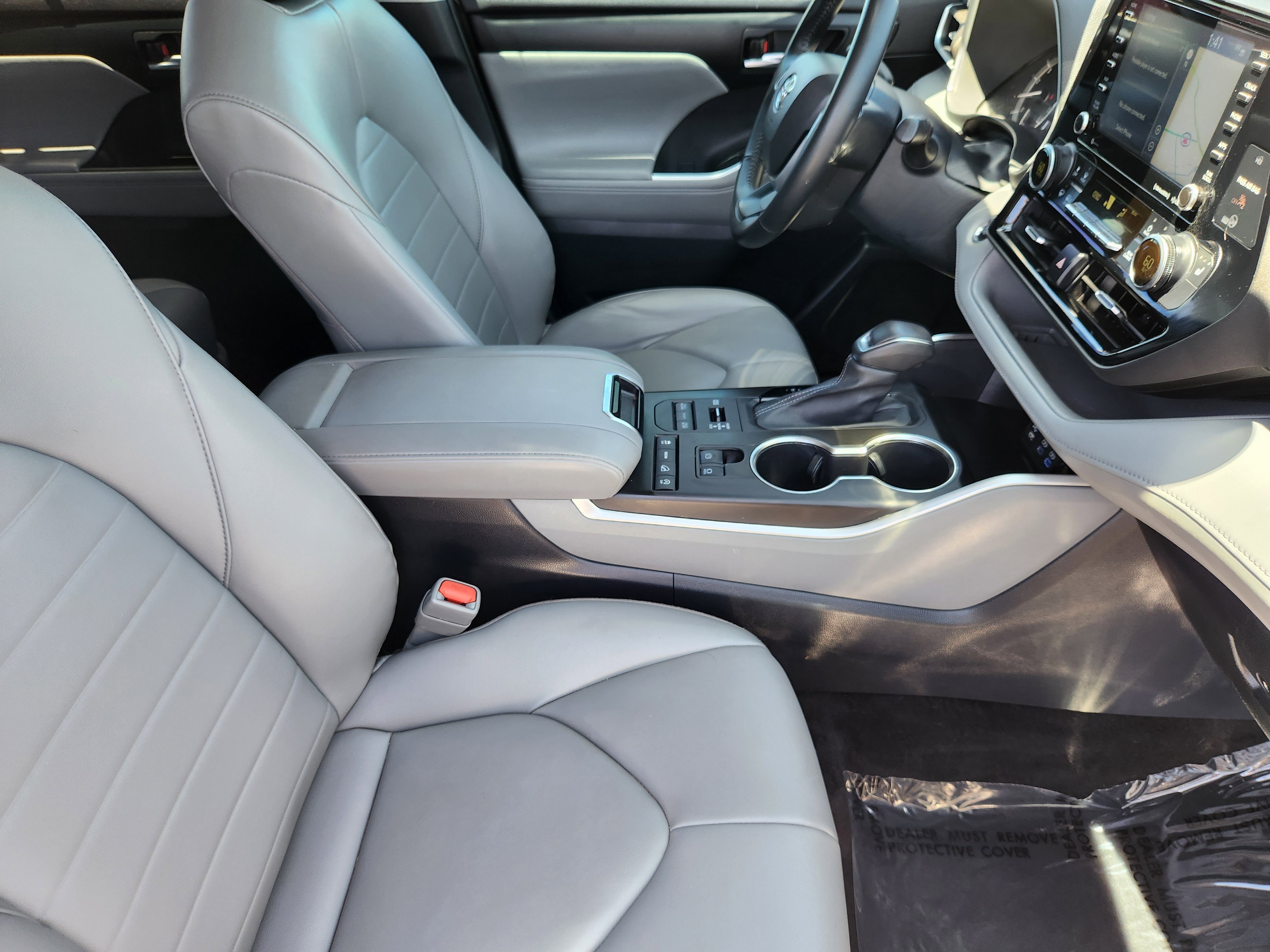 Used 2022 Toyota Highlander XLE image 15