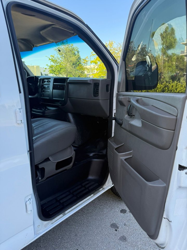 Used 2003 Chevrolet Express 3500 image 11