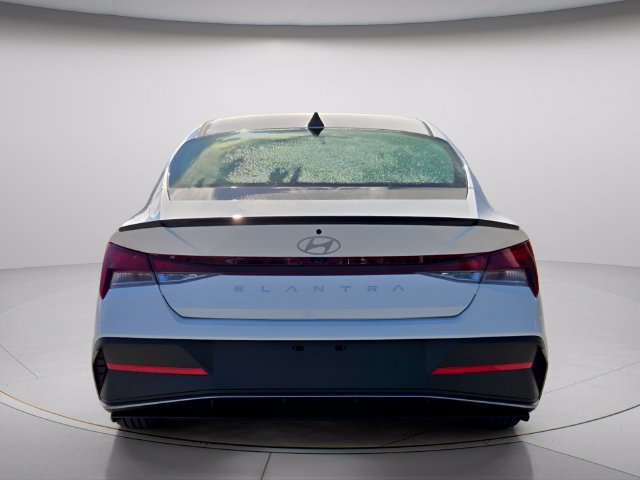 New 2026 Hyundai Elantra SEL Sport FWD image 4