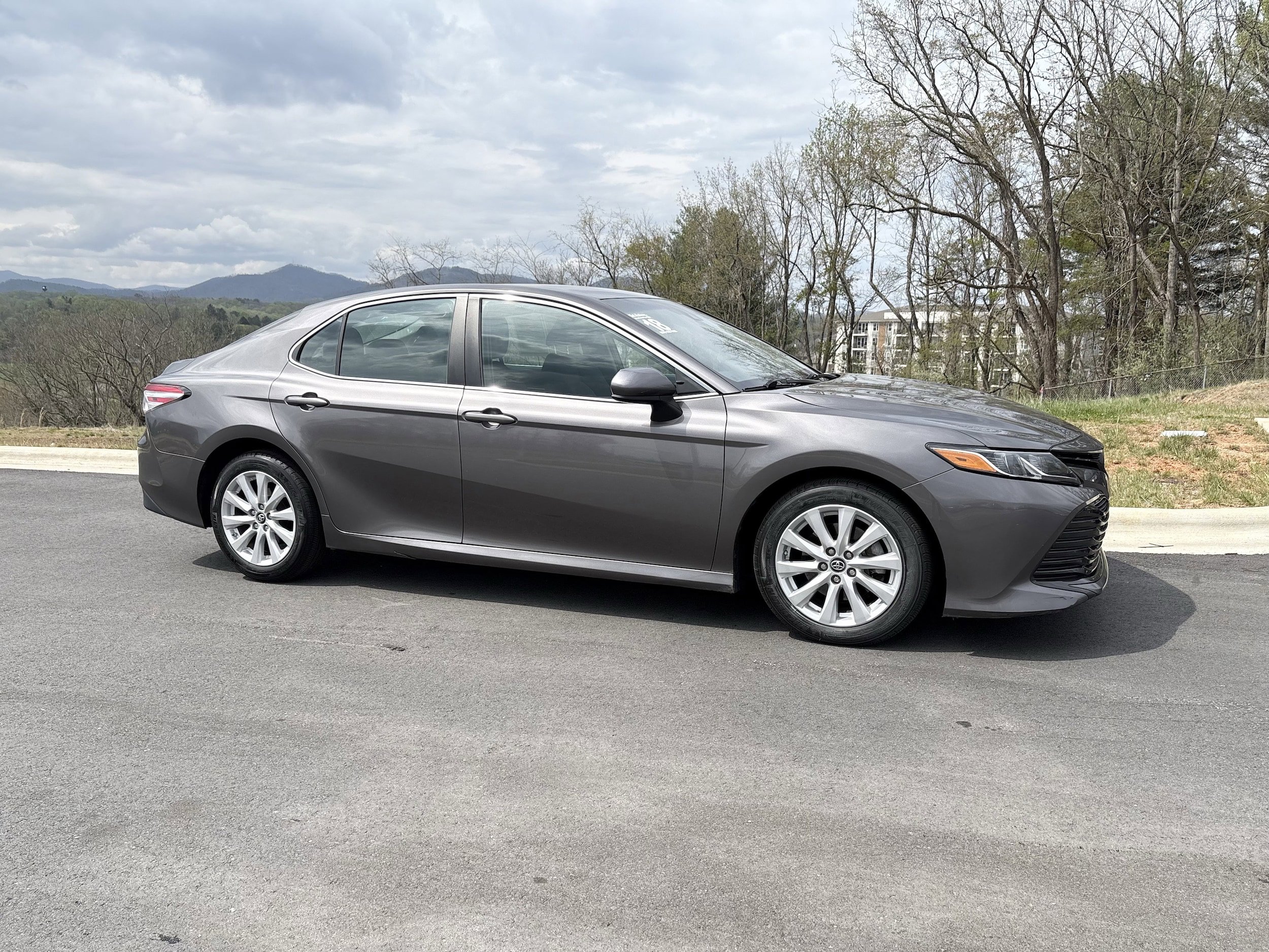 Used 2018 Toyota Camry LE FWD image 7