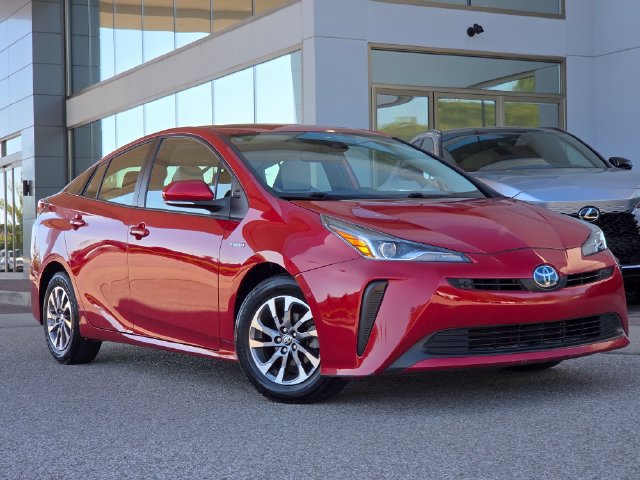 Used 2021 Toyota Prius Limited w/ Premium Convenience Package FWD image 2