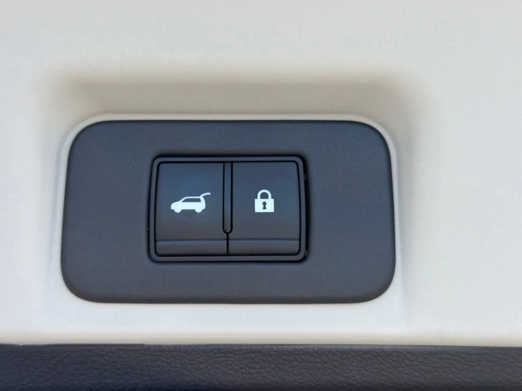 Used 2023 Nissan Ariya FWD image 17