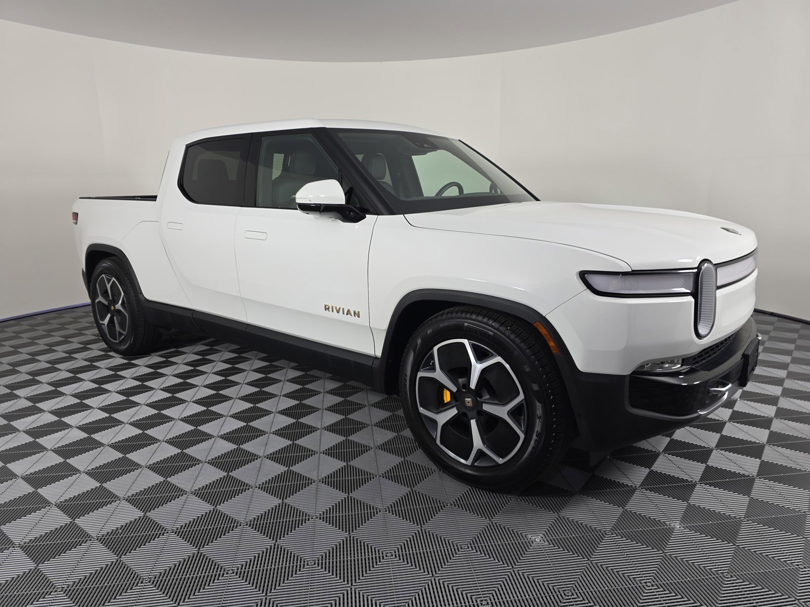 Used 2022 Rivian R1T Adventure image 7