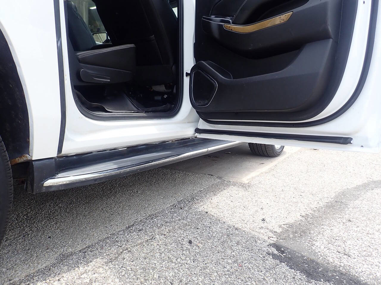 Used 2017 GMC Yukon XL Denali w/ Open Road Package image 39