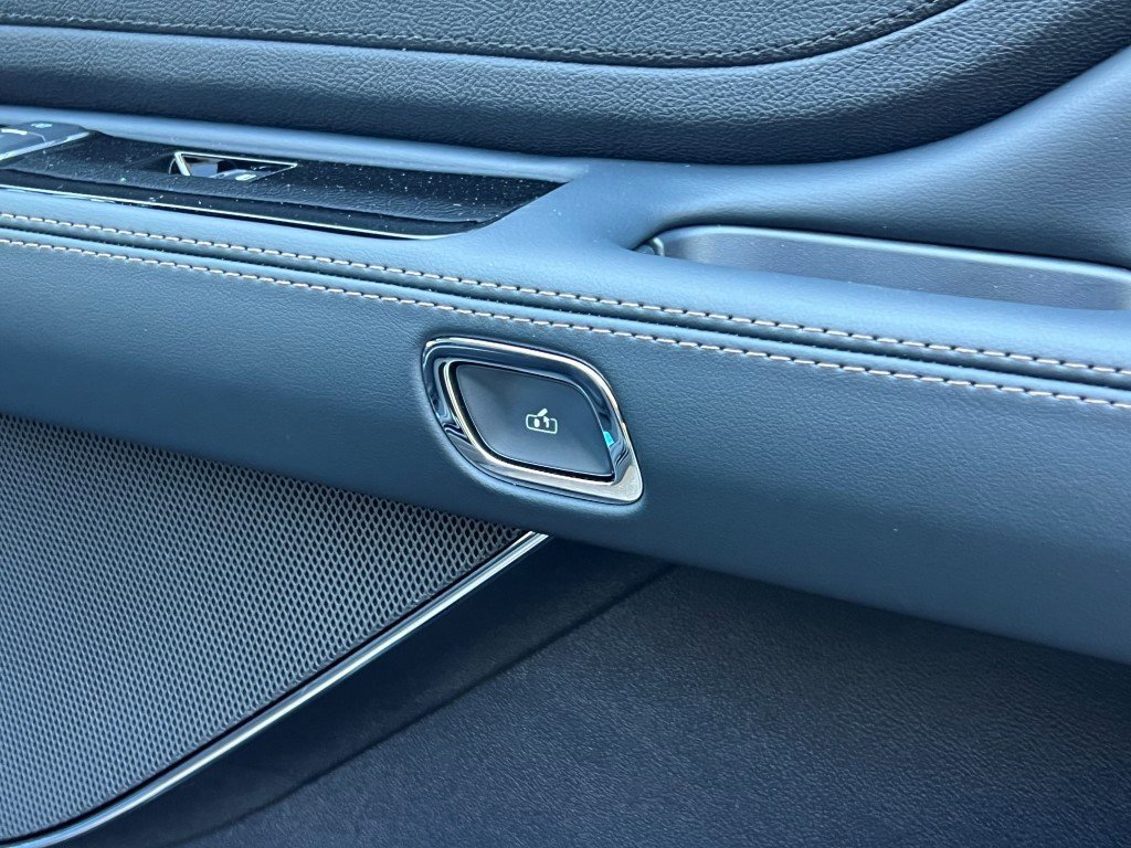 New 2026 Lincoln Aviator AWD image 8