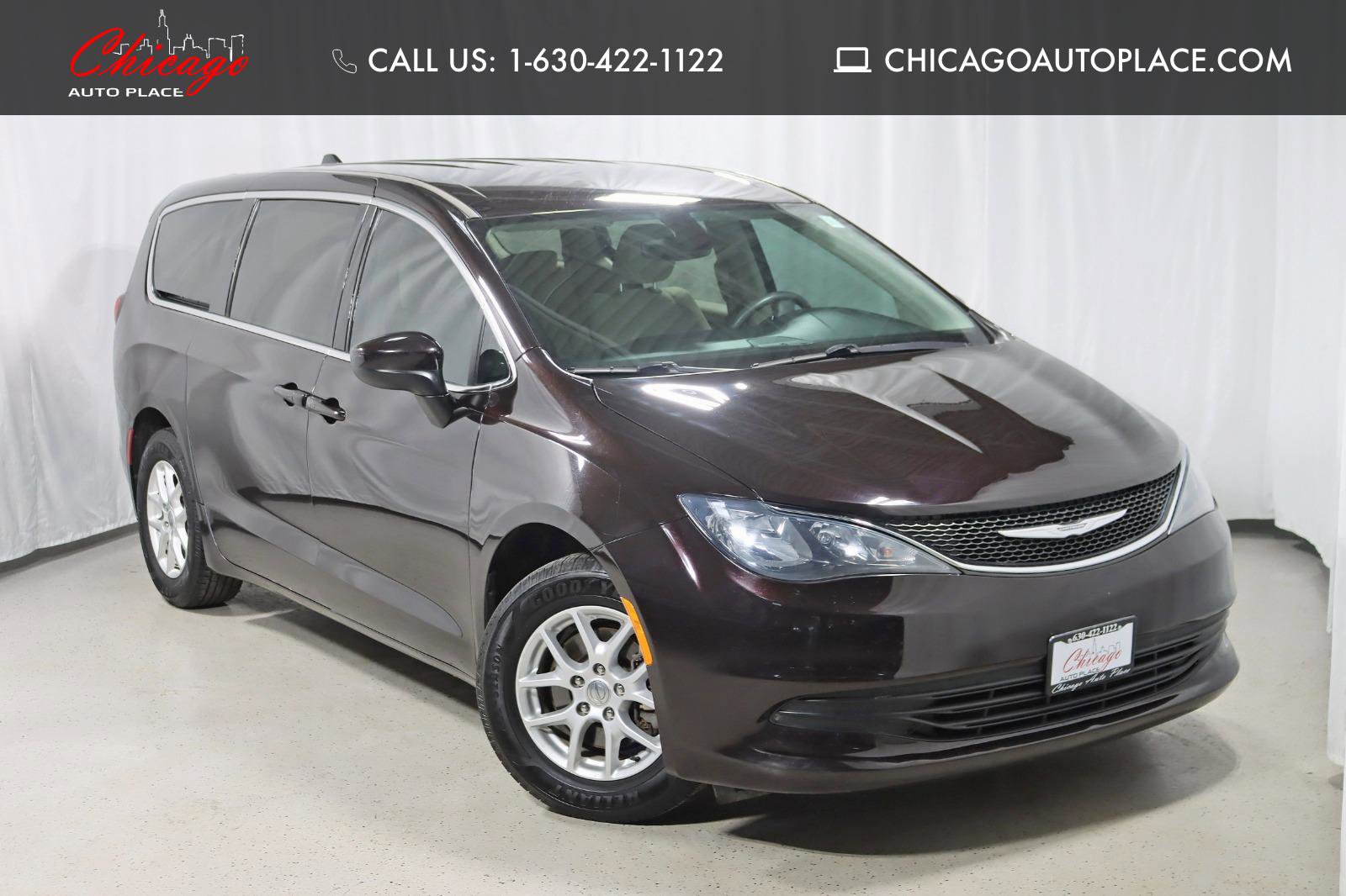 Used 2017 Chrysler Pacifica Touring image 1