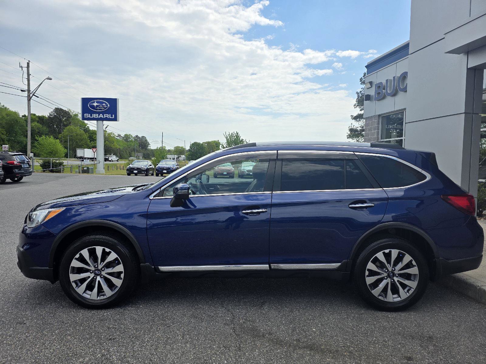 Used 2017 Subaru Outback 3.6R Touring AWD/4WD image 9
