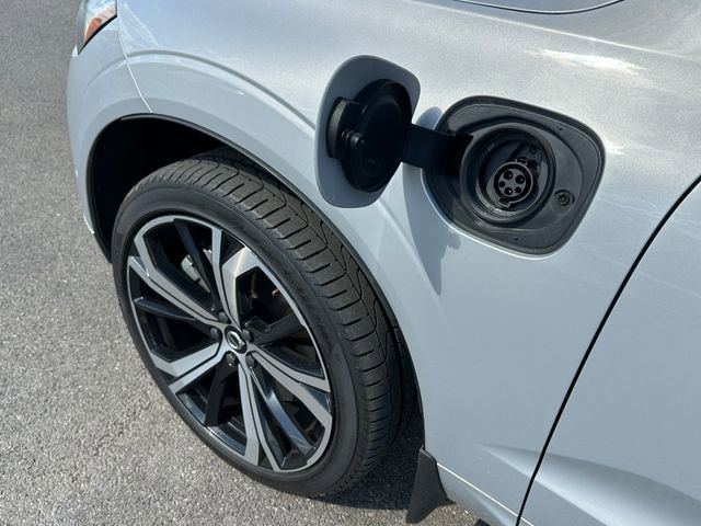 Used 2022 Volvo XC60 T8 R-Design w/ Advanced Package image 9