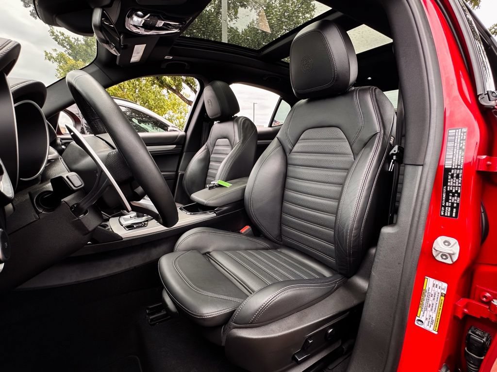 Used 2025 Alfa Romeo Stelvio Sprint AWD/4WD image 10