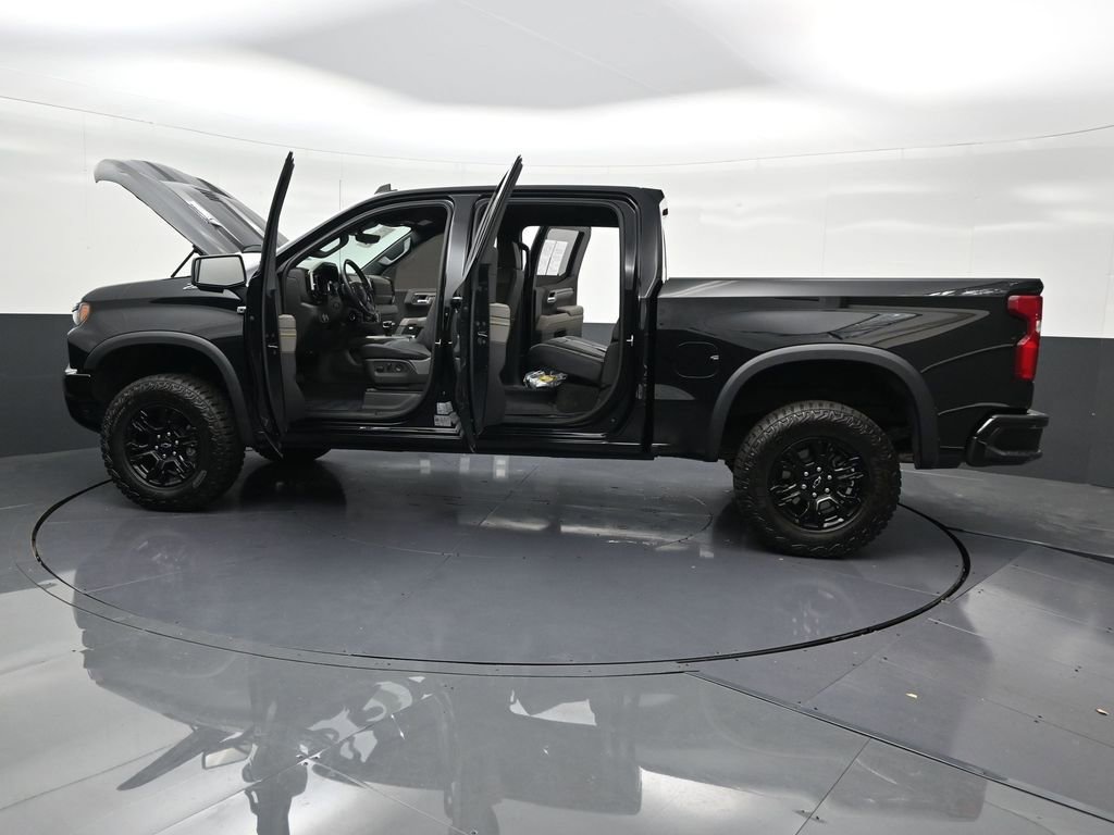 Used 2025 Chevrolet Silverado 1500 ZR2 w/ Technology Package image 34