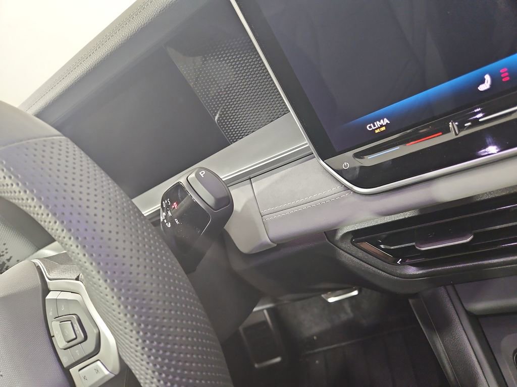 New 2026 Volkswagen Tiguan SE R-Line image 23