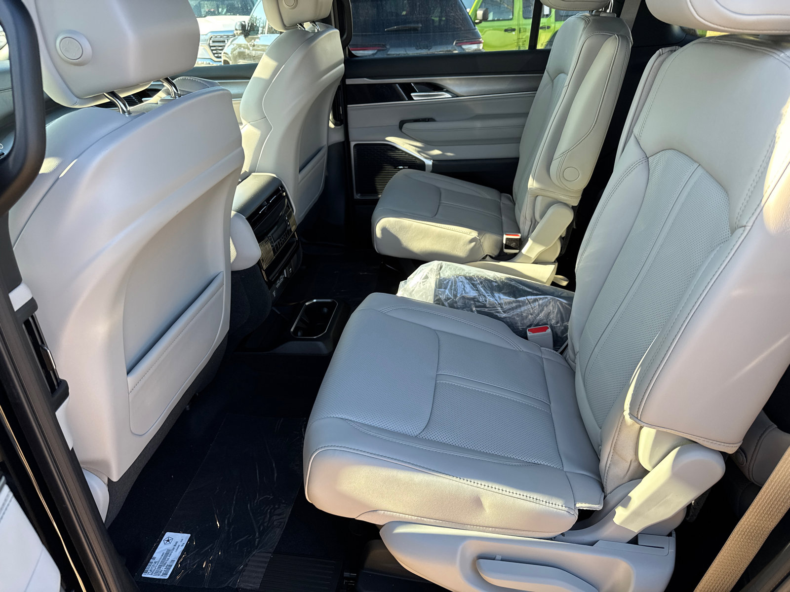 New 2026 Jeep Grand Wagoneer L 4WD image 15