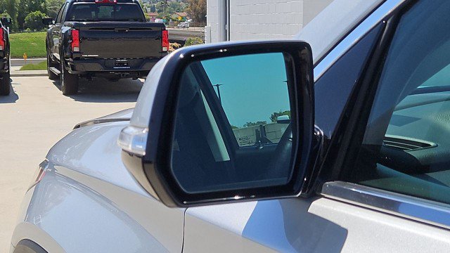 Used 2020 Chevrolet Traverse LT FWD image 19