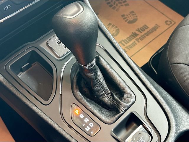 Used 2019 Jeep Cherokee Latitude w/ Popular Appearance Group FWD image 17