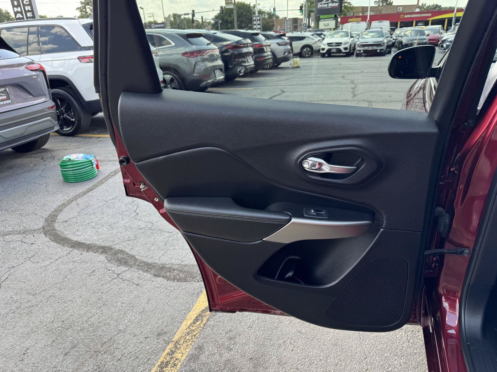 Used 2019 Jeep Cherokee High Altitude AWD/4WD image 31