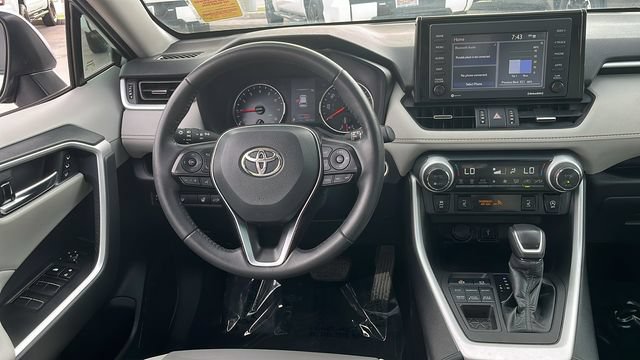 Used 2021 Toyota RAV4 XLE Premium AWD/4WD image 4